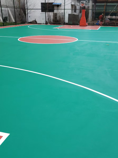 永修 球场长期使用易出现地面开裂